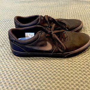 Nike SB tennis shoes